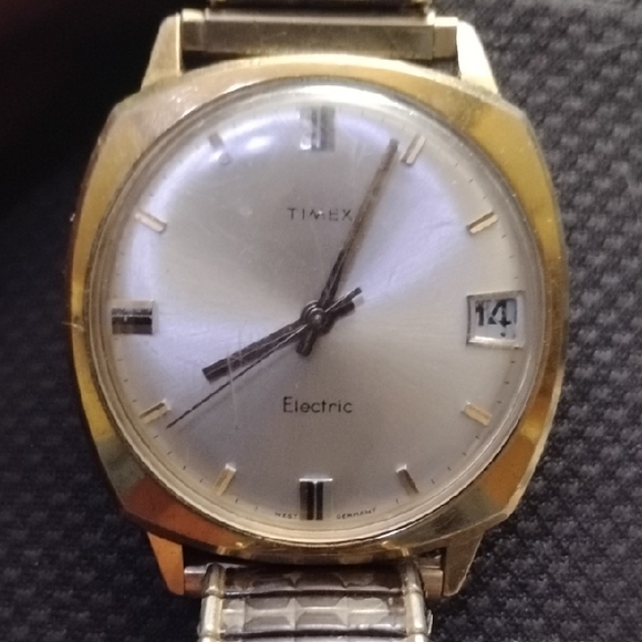 Unique Timex Electric Gold Watch - Picture 1 of 8